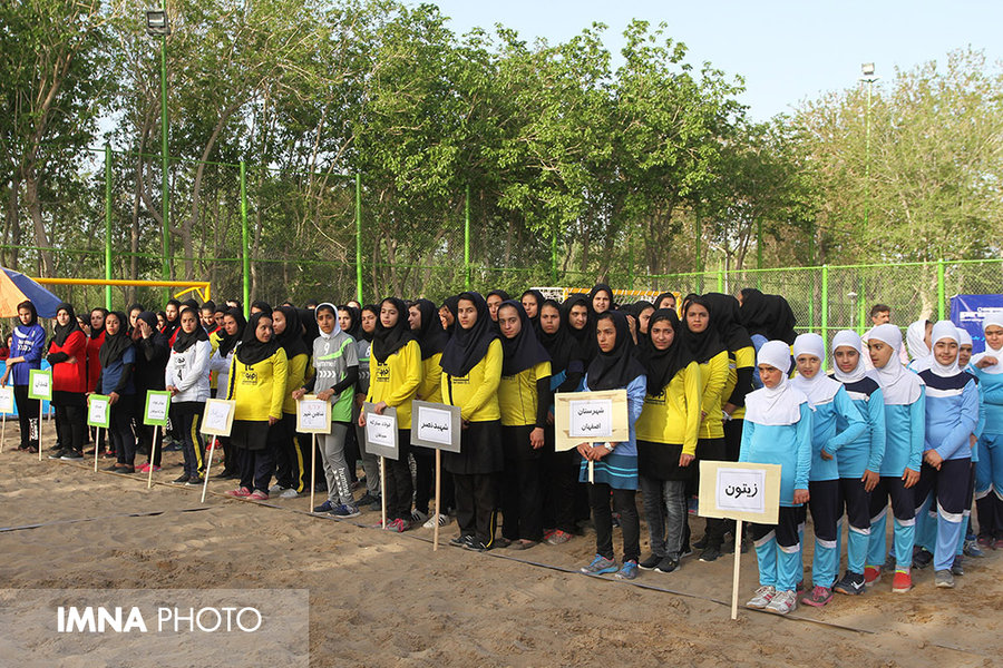 دختران اصفهانی در مسابقات هندبال ساحلی کشور نایب قهرمان شدند