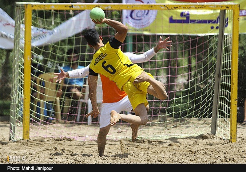 پایان مرحله نخست مسابقات هندبال ساحلی هفته نکوداشت اصفهان