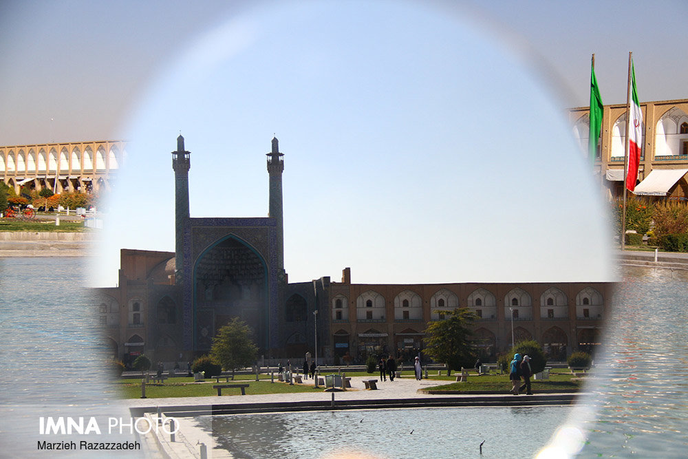 اصفهان در قاب آینه