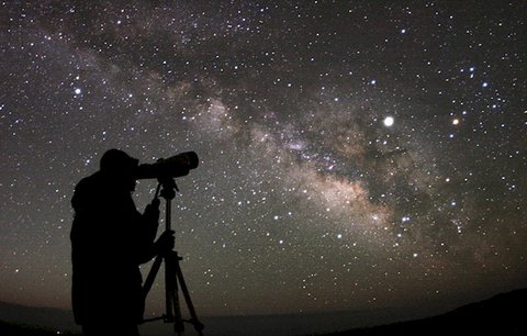 آشنایی شهروندان با زیبایی‌های آسمان شب در روزجهانی نجوم
