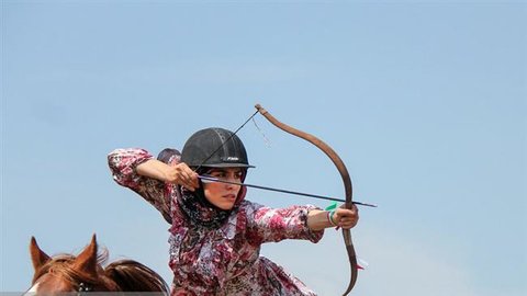 Iranian nomads’ cultural and sports festival in photos