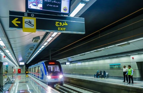 قطار شهری اصفهان در ایستگاه شهید علیخانی توقف ندارد