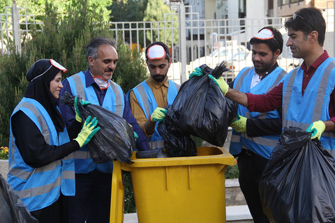 توزیع دو هزار کیسه زباله میان شهروندان خوانسار