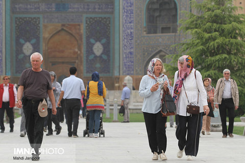 سیل گردشگر در اصفهان راه افتاد
