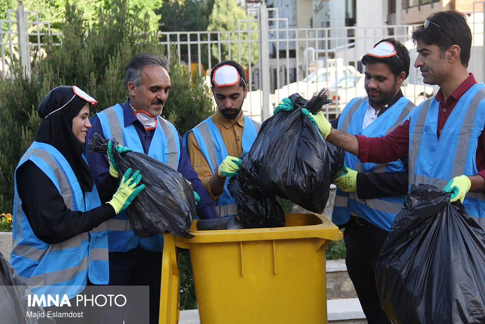 توزیع دو هزار کیسه زباله میان شهروندان خوانسار