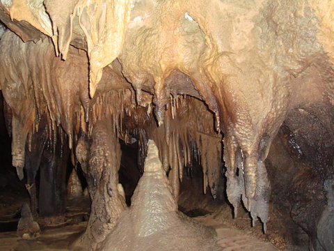 غار دنگزلو جاذبه شگفت انگیز دنای سمیرم+تصاویر