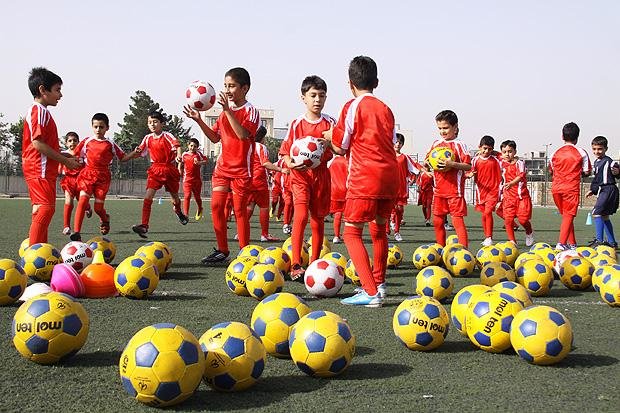 خانواده‌ها تخلفات مدارس فوتبال را به کمیته اخلاق گزارش دهند