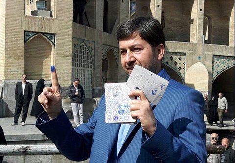 شهردار اصفهان و مدیران شهری به پای صندوق های رای رفتند