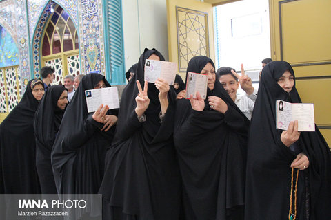 یک میلیون و ۵۶۰ هزار اصفهانی تاکنون در انتخابات شرکت کرده اند 