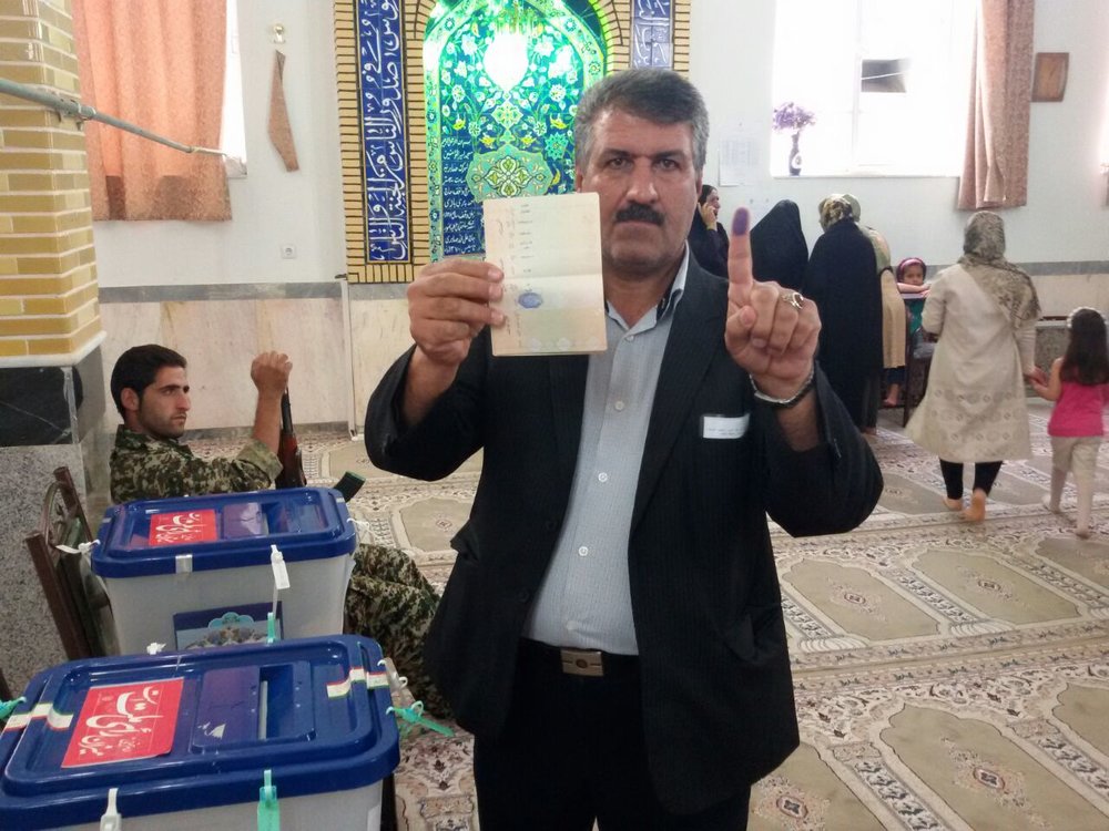 شکوه حضور مردم در انتخابات 29 اردیبهشت در بادرود+تصاویر
