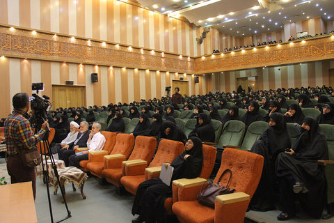 دومین گردهمایی مبلغان خواهر استان اصفهان با حضور آیت الله حائری شیرازی