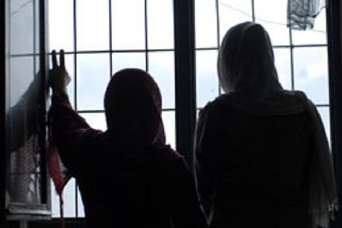 ماماهای ایرانی برای دریافت مجوز درمان زنان زندانی نامه نوشتند
