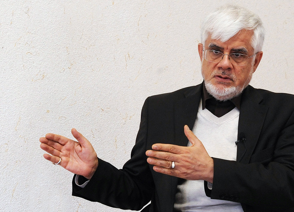 نامه عارف به لاریجانی برای برگزاری جلسه‌ای با حضور روحانی و رئیسی