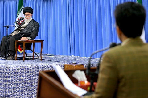  اگر در دیدار دانشجویی امام خامنه‌ای بودید چه نکته‌ای مطرح می‌کردید؟ 