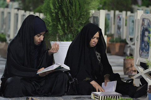 مراسم دعای ابو حمزه ثمالی در گلستان شهدای اصفهان‎