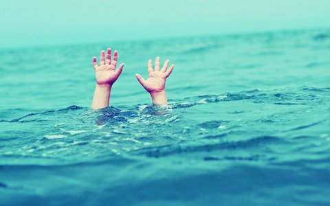 غرق‌شدگی کودک ۲ ساله در استخر