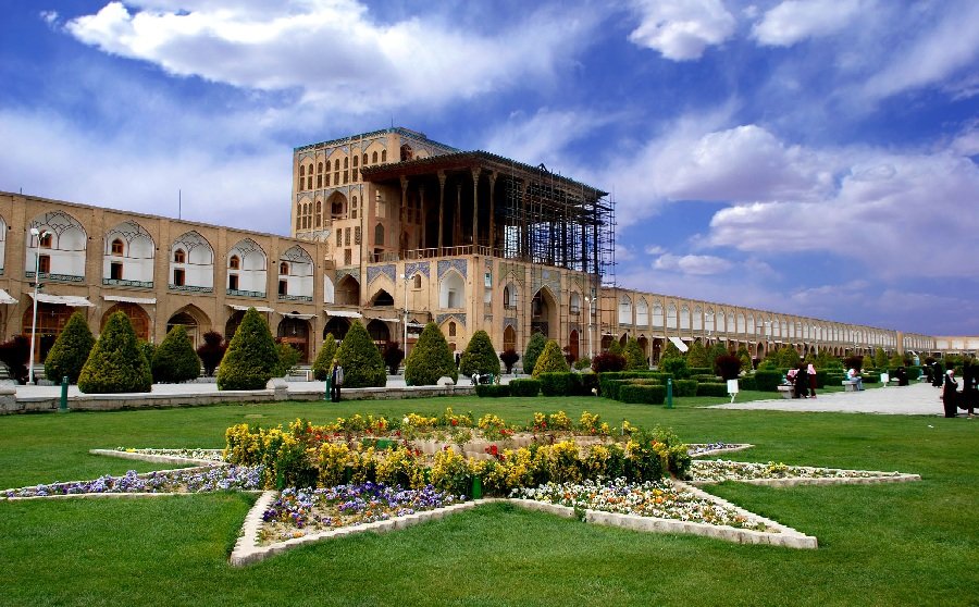 سیما و منظر شهر اصفهان باید در شأن هویت این شهر تاریخی باشد
