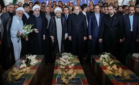 تشییع شهدا بر دستان مردم روزه دار/ روحانی: داعش از دموکراسی انتقام گرفت