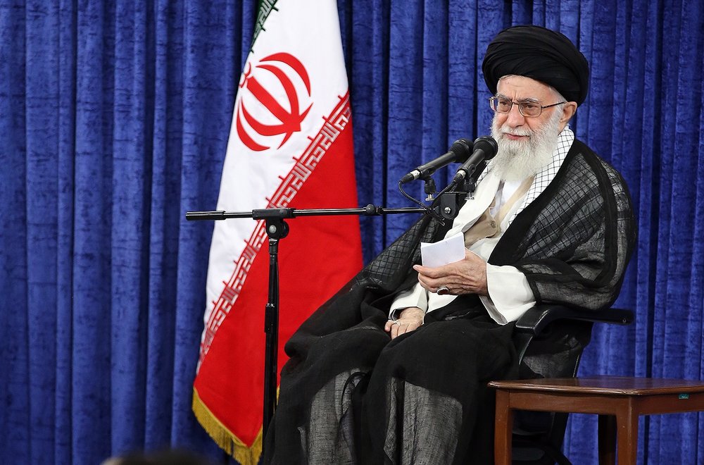 امام خامنه‌ای: نباید با تقسیم مردم، کار بزرگ ملت در انتخابات را خراب کرد