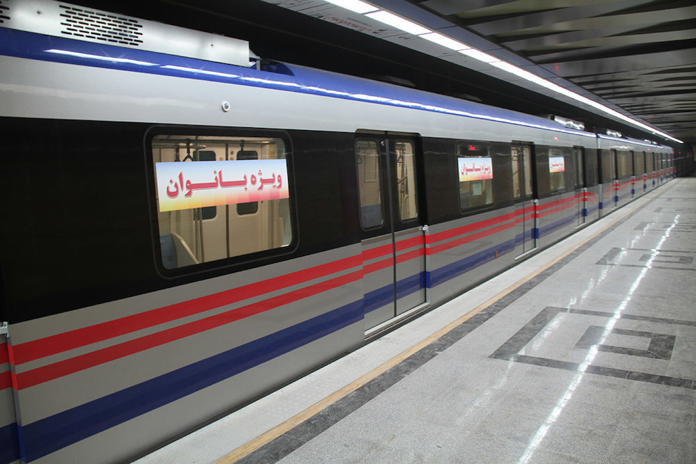 روزانه ۱۱ هزار مسافر با مترو تبریز جا به جا می‌شوند