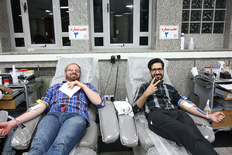 استقبال مشهدی‌ها برای اهدای خون در ماه مبارک رمضان
