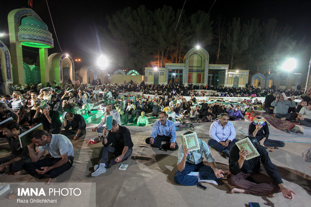 مراسم احیاء شب ۲۱ ماه مبارک رمضان-گلستان شهدای نجف آباد