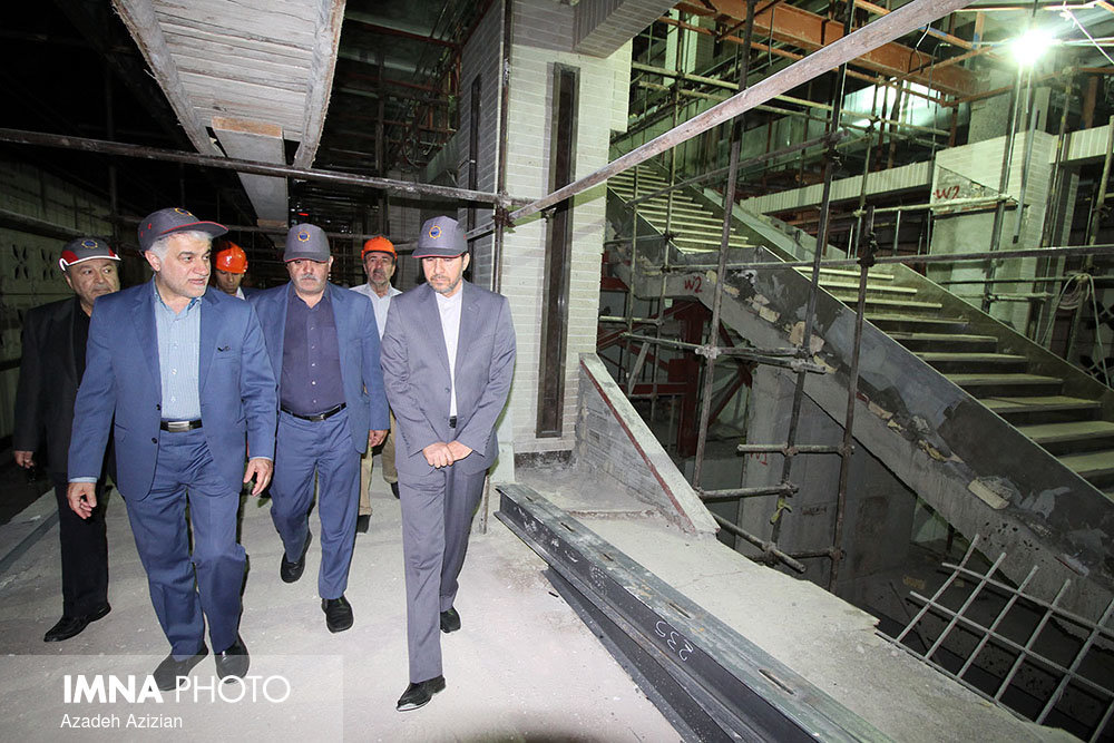 Isfahan mayor visits Sio-Seh Pol metro project