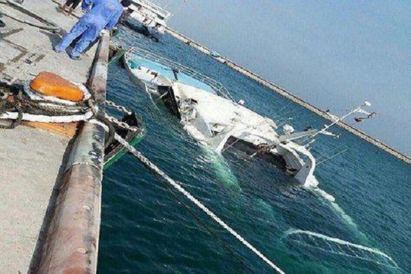 کشتی مسافربری در جزیره کیش غرق شد/حادثه تلفاتی نداشت