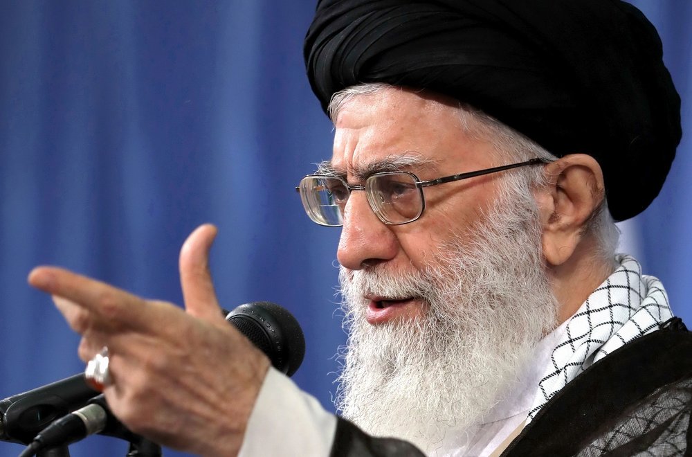 امام خامنه‌ای: دشمنان نمی‌توانند به ما سیلی بزنند؛ ما به آنها سیلی خواهیم زد
