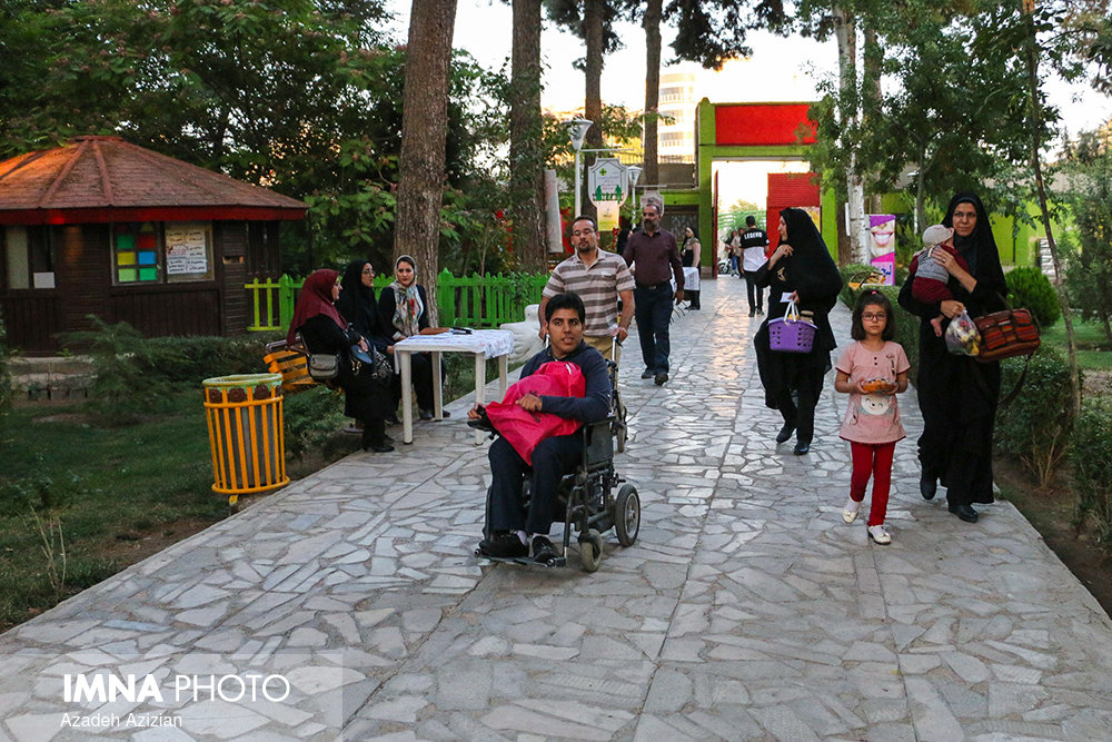 تابلوی «ایست» مقابل فراریان از تهران /ساخت بوستان ویژه کودکان کم‌توان