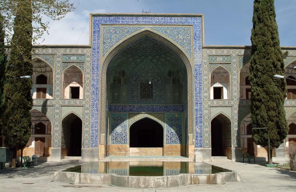 مرمت گنبد مدرسه چهارباغ اصفهان رو به اتمام است