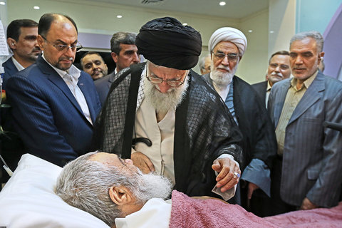 عیادت رهبر انقلاب اسلامی از آیت الله مظاهری