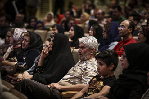 ویژه برنامه" نسیم مهر" با حضور خانواده زندانیان