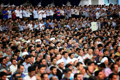 اقامه نماز عید فطر به امامت رهبر معظم انقلاب 