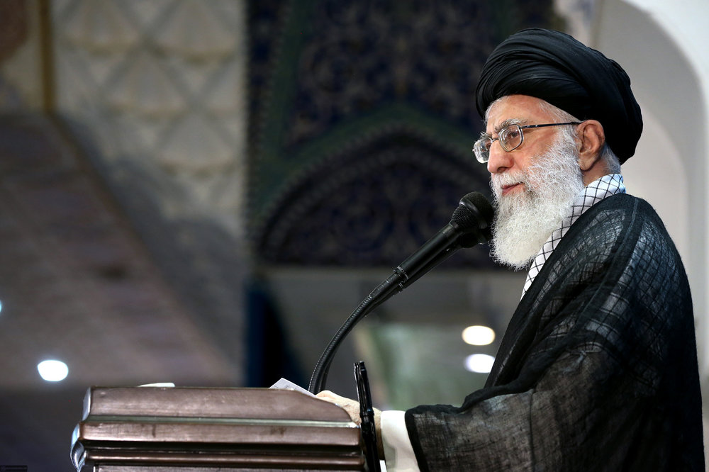 امام خامنه‌ای: آتش به اختیار به معنای بی قانونی و مدیون کردن جریان انقلابی کشور نیست
