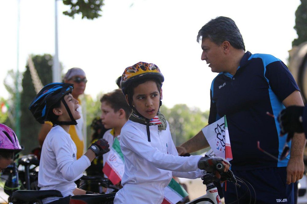 دوچرخه سواران نوجوان به استقبال پروانه های جشنواره کودک آمدند