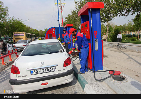 امکان احیاء کارت سوخت در سال ۹۸ / دولت تصمیمی بر سهمیه‌بندی بنزین ندارد

