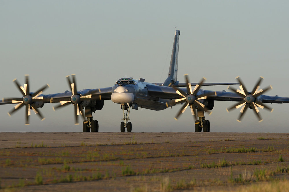 عملیات بمب‌افکن‌های روسی "Tu-۹۵MS" علیه مواضع داعش در العقیربات حماه/ ۳ انبار بزرگ تروریست