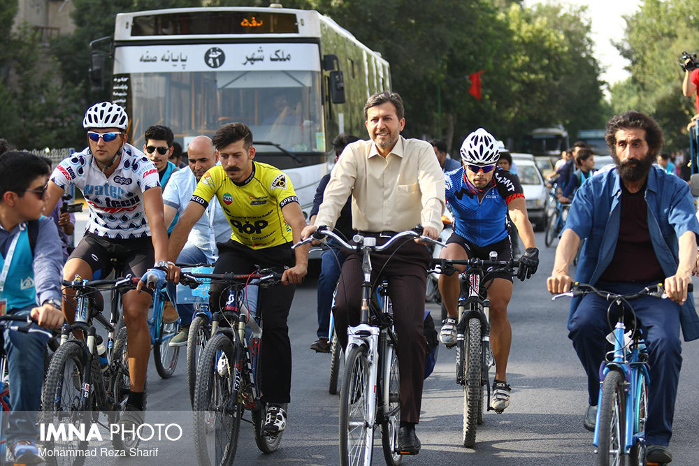 Festival guests attend car-free Tuesday