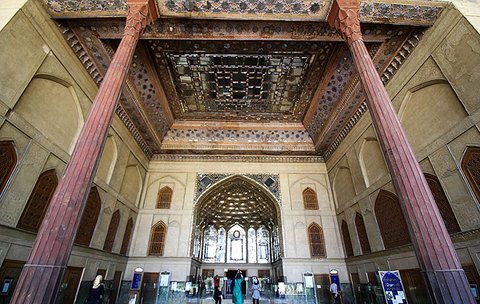 اتمام مرحله چهارم عملیات مرمت سقف ایوان ستوندار کاخ چهلستون اصفهان