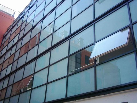 ورود آلومینیوم سازها در نصب شیشه/وجود شیشه‌های دوجداره غیراستاندارد در سطح شهر