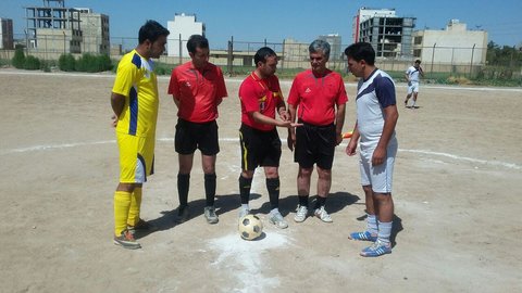 آغاز مسابقات فوتبال زمین خاکی با رقابت تیم‌های منطقه ۸