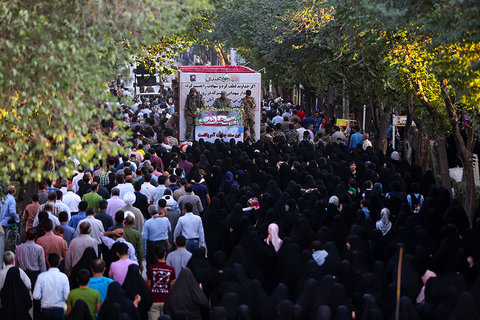 استقبال با شکوه مردم خمینی شهر و مبارکه از کاروان شهدا 