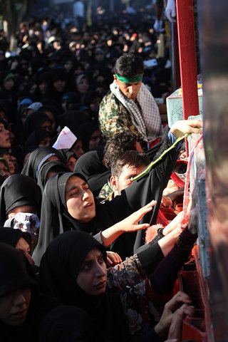  تشییع پیکر مطهر 23 شهید دفاع مقدس در اصفهان 