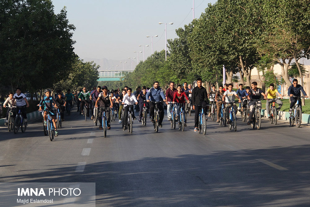 دوچرخه‌سواران تبریزی رکاب می‌زنند