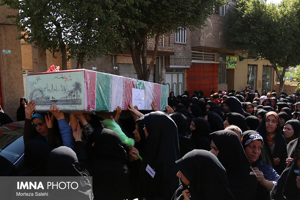 تشییع و تدفین شهید گمنام در صنایع دفاع لنجان