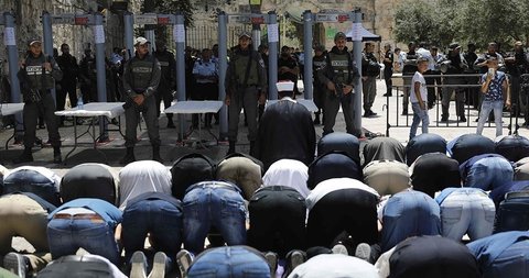 حضور ۶۵ هزار نمازگزار در مسجد الاقصی / زخمی شدن ده‌ها فلسطینی 
