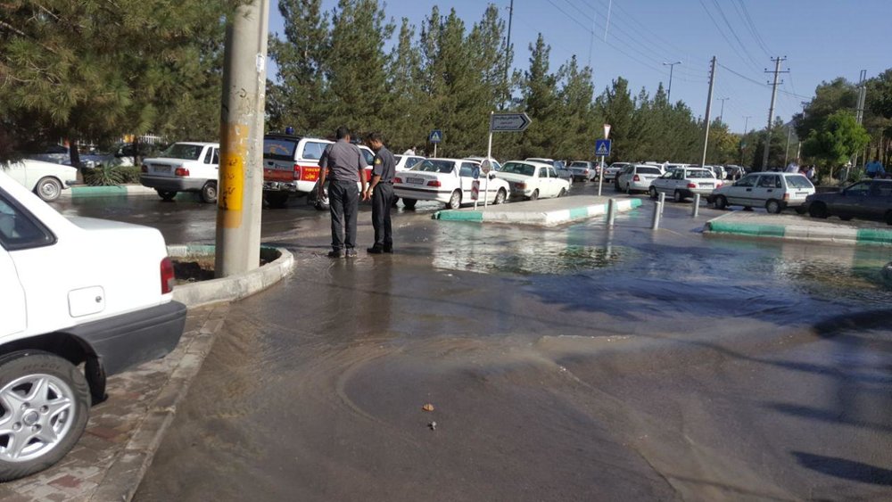 آب‌های زیرزمینی سبب نشست بخشی از خیابان حکیم نظامی