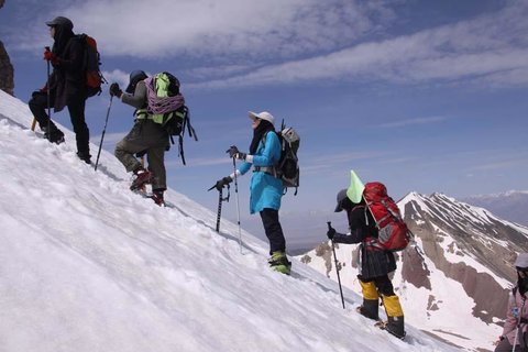 صعود ۱۶ کوهنورد ایرانی به قله ماناسلو