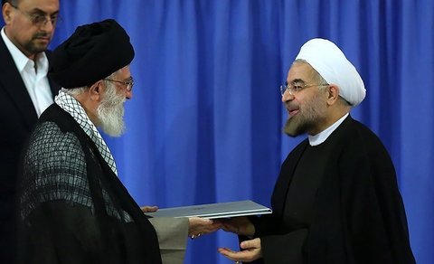 امام خامنه‌ای حکم ریاست‌جمهوری حجت‌الاسلام روحانی را تنفیذ کردند + متن حکم